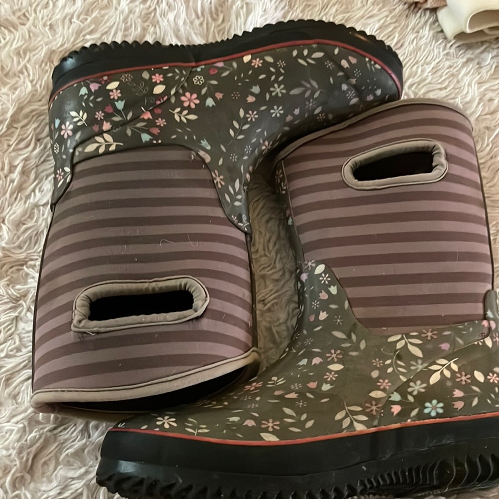 Boggs girl rain boots